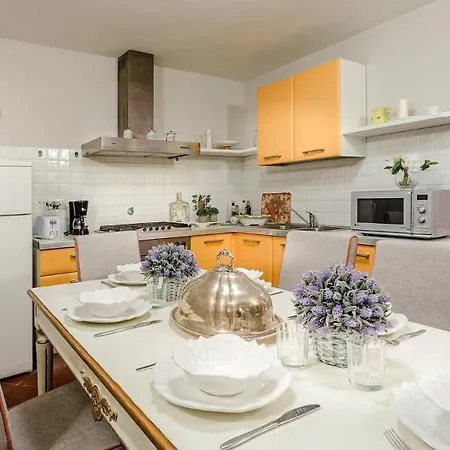 Casa Simonetta, Modern And Antique Ground Floor Inside The Walls Of דירה *