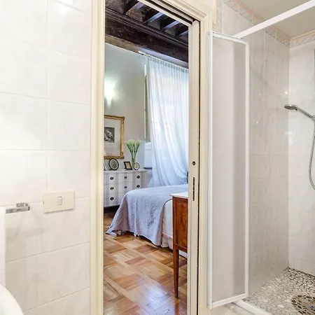 Casa Simonetta, Modern And Antique Ground Floor Inside The Walls Of דירה